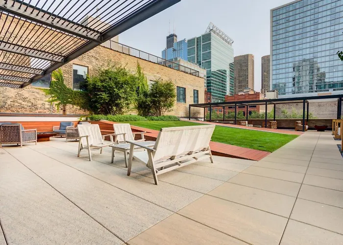 Apartment W Loop 1br W Deck Pool Gym 3 Blocks To L Chi-645 *
