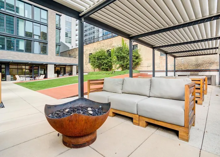 Apartment W Loop 1br W Deck Pool Gym 3 Blocks To L Chi-645 *